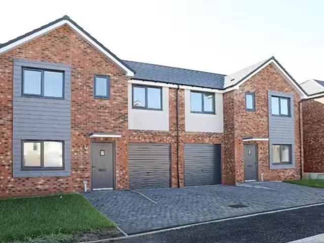 Charming 2 BA 4 bedroom semi detached house for rent in Elm Ga.