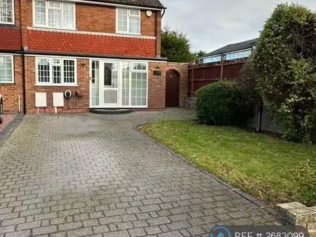 Cozy 2 BA 4 bedroom semi detached house for rent in Osgood Ave.