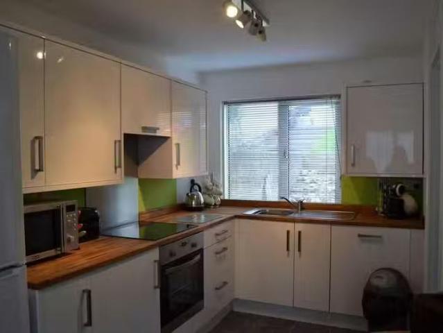 Charming 2 BA 4 bedroom terraced house for rent in Hovenden Cl.