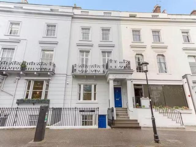 Nice 2 BA 4 bedroom town house for rent in Euston Place, Leami.