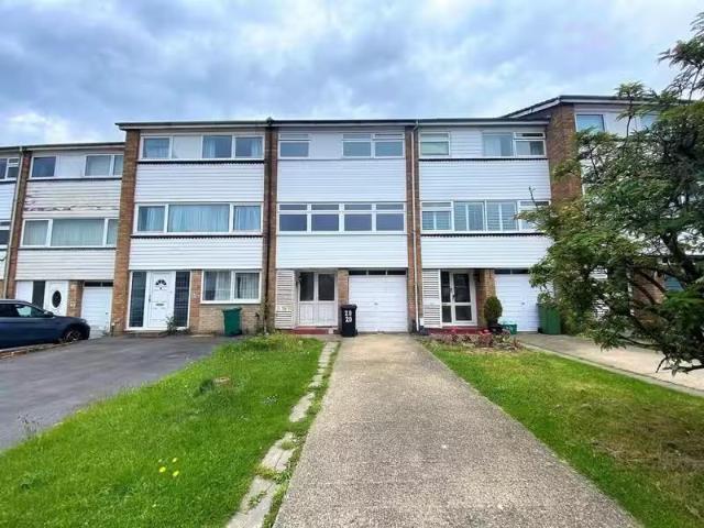 Charming 2 BA 4 bedroom town house for rent in Turnberry Way.