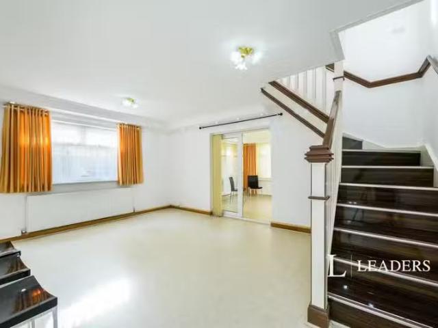 Cozy 2 BA 5 bedroom bungalow for rent in Milton Road, CR3