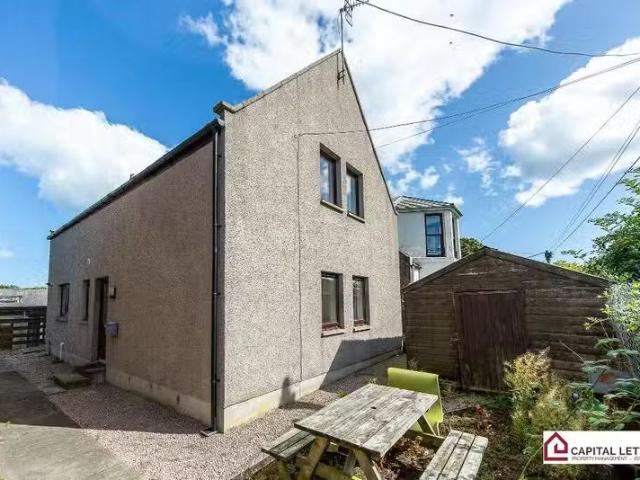 Cozy 2 BA 5 bedroom detached house for rent in Spital, Old Abe.