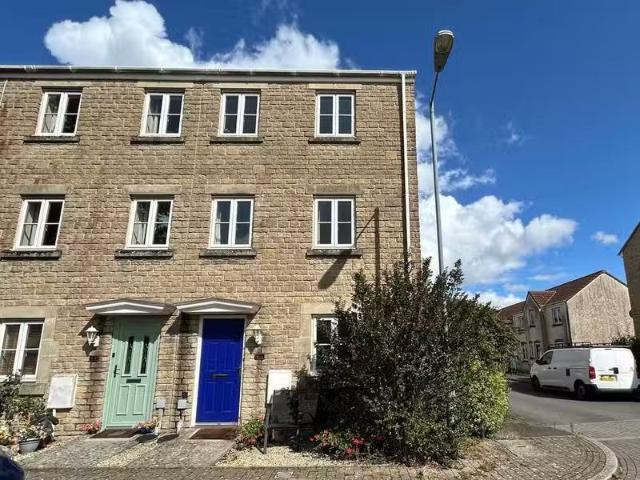 New 2 BA 5 bedroom end of terrace house for rent in Kersey Cou.