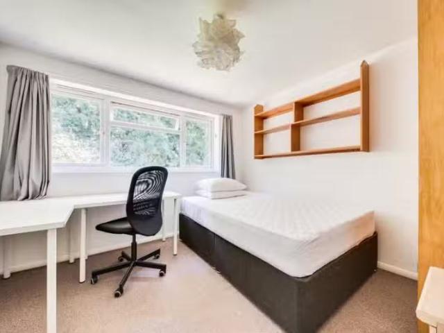 Nice 2 BA 5 bedroom house for rent in St Michaels Road, Canter.
