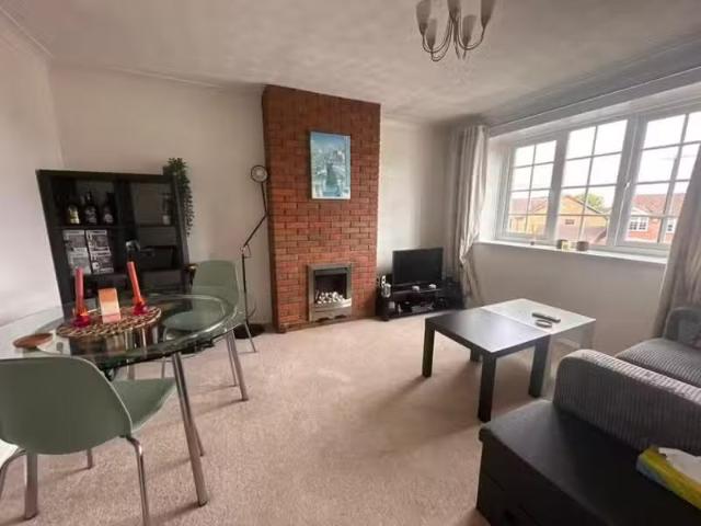 Charming 2 bedroom terraced house for rent in 32 Shelley Drive.