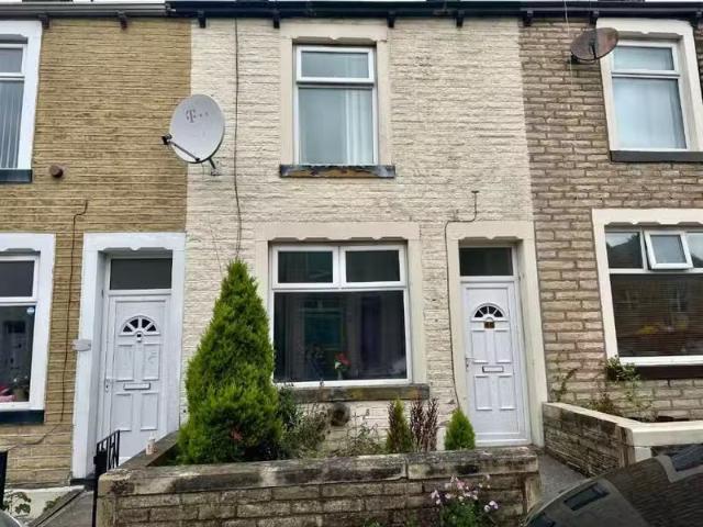 Charming 2 bedroom terraced house for rent in Temple Street, N.