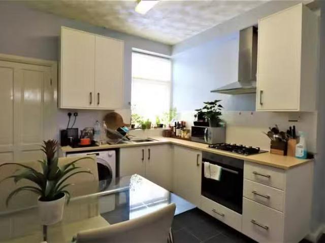 Deal! 2 bedroom terraced house for rent in The Grove, Daisy Ro.