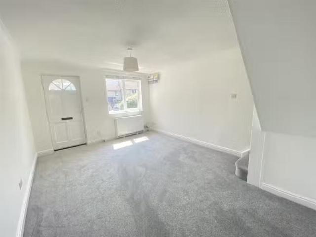 For Rent! 2 bedroom terraced house for rent in Townsend Green.