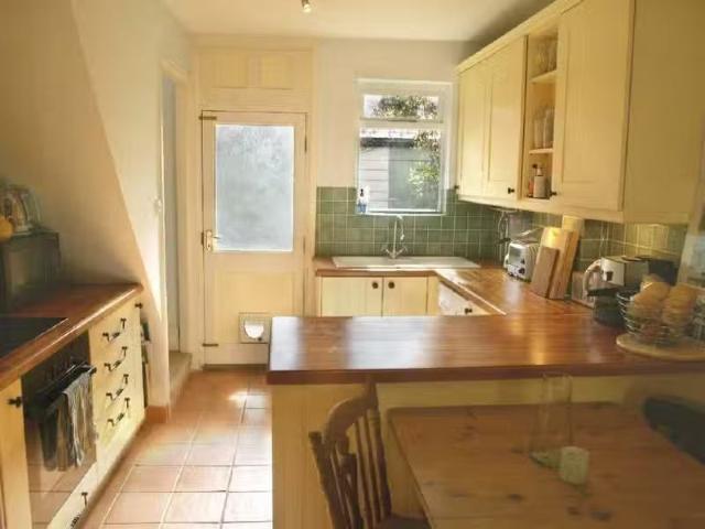 Charming 2 bedroom terraced house for rent in Chapel Street, E.