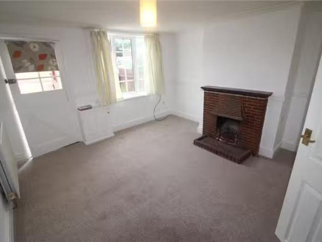 Deal! 2 bedroom terraced house for rent in Copt Heath Croft, K.