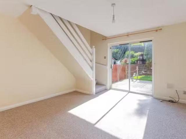 Cheap 2 bedroom terraced house for rent in Foster Drive, Penyl.