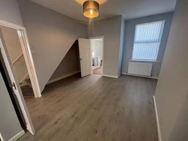 Rental! 2 bedroom terraced house for rent in Lees Avenue, ROCK.