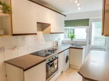 Rental! 2 bedroom terraced house for rent in Neston View, Bryn.