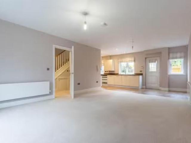 Just in! 2 bedroom town house for rent in Greenfield Road, Har.