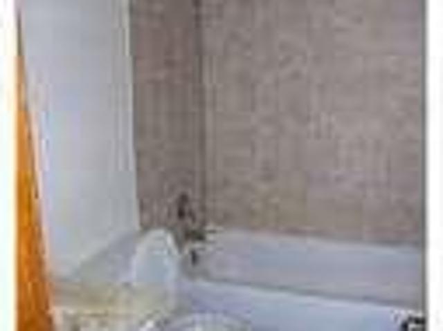Nice 2 bedroom with Central heat and Air. $450/mo