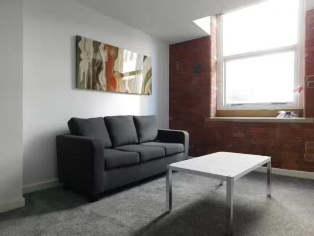 Charming 2 bedroom apartment for rent in 1 Balme Street, City.