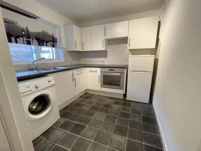 Deal! 2 bedroom apartment for rent in Channel View, South Coas.