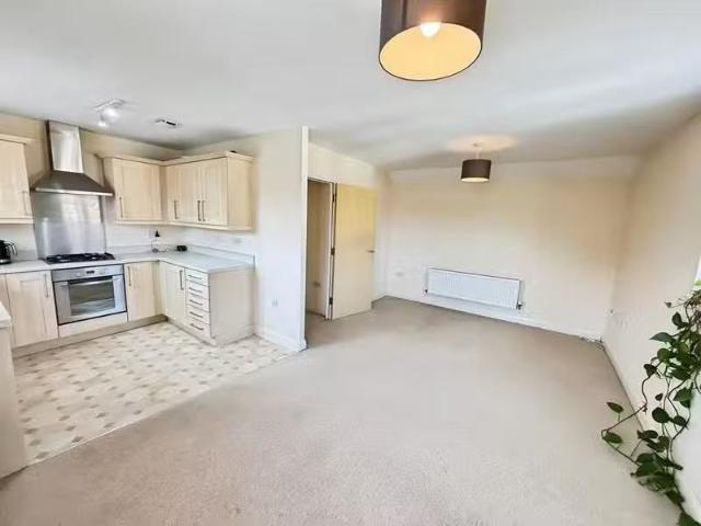 Just in! 2 bedroom apartment for rent in Alvington Fields, Yeo.