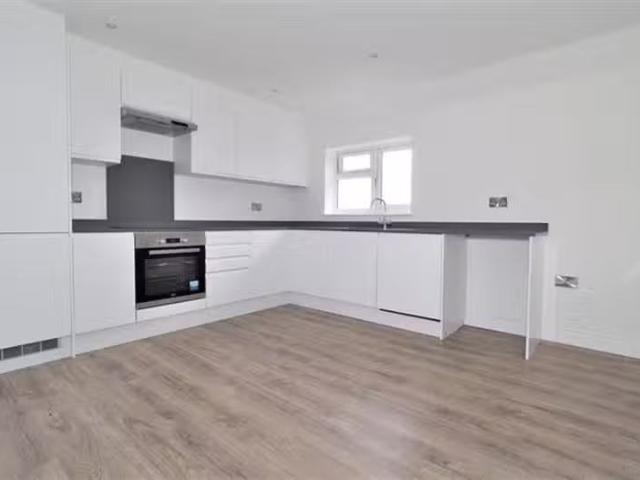 Rental! 2 bedroom apartment for rent in Hobbs Cross Road, They.