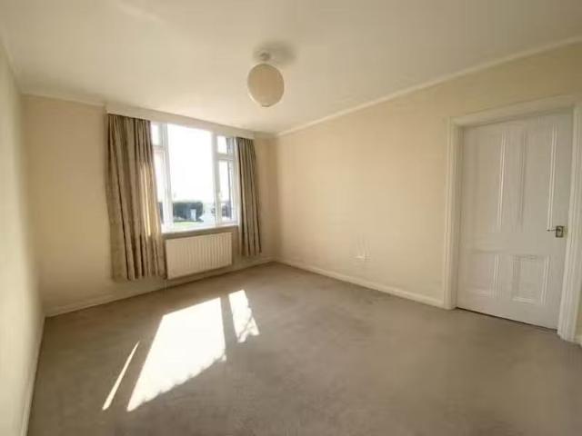 Deal! 2 bedroom apartment for rent in Marine Road, Deal, CT14