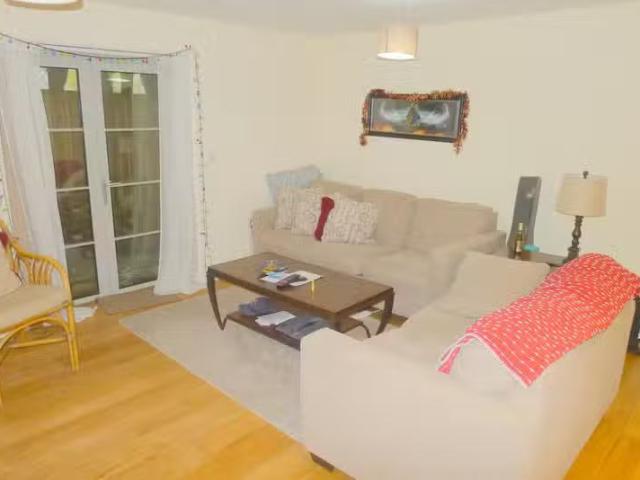 Charming 2 bedroom apartment for rent in Mill Hill, Newmarket.