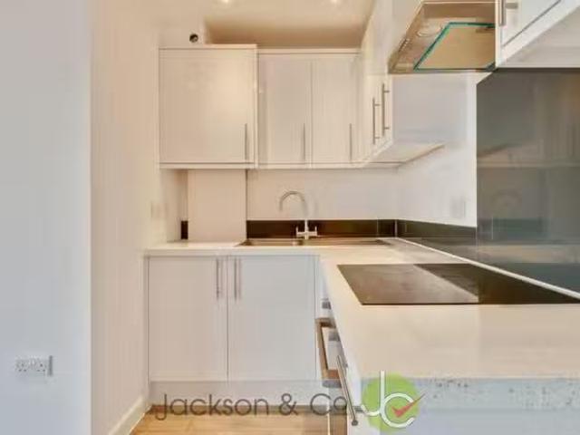 New 2 bedroom apartment for rent in The Parade, Walton On The.
