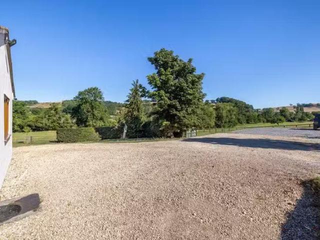 Nice 2 bedroom bungalow for rent in Northtown Lane, North Woot.
