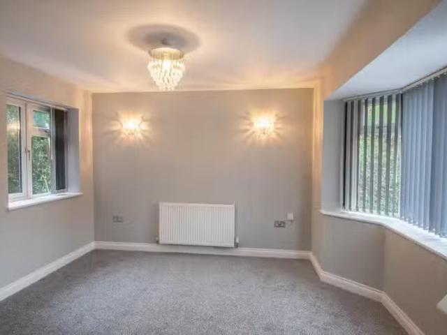 For Rent! 2 bedroom detached house for rent in Stratford Road.