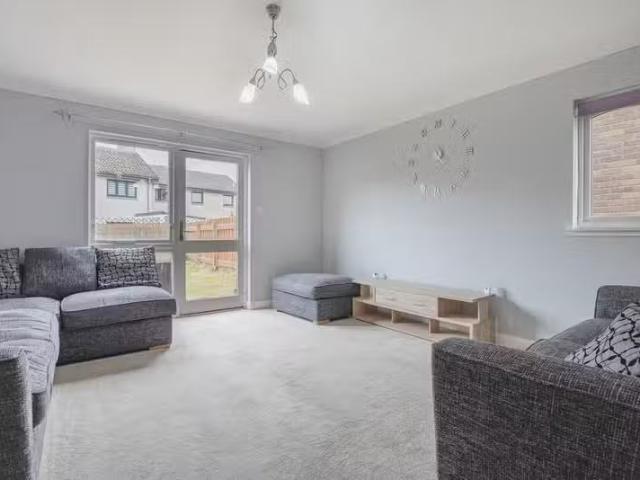 Charming 2 bedroom end of terrace house for rent in Wright's W.