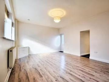 Cozy 2 bedroom end of terrace house for rent in St. Huberts St.