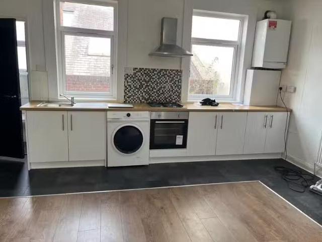 For Rent! 2 bedroom flat for rent in Monument Road, Birmingham.