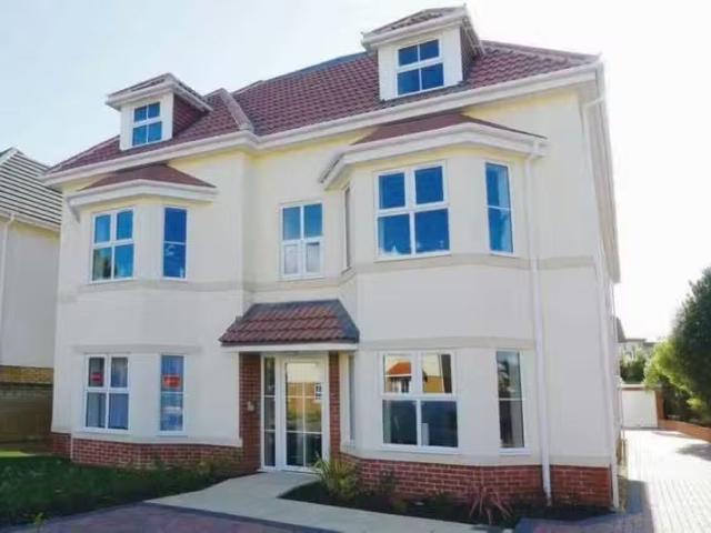 Nice 2 bedroom flat for rent in Burtley Road, Bournemouth,, BH6