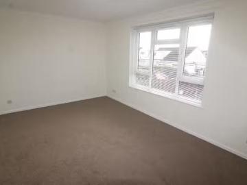 Deal! 2 bedroom flat for rent in Hill View Court, Locking Road.
