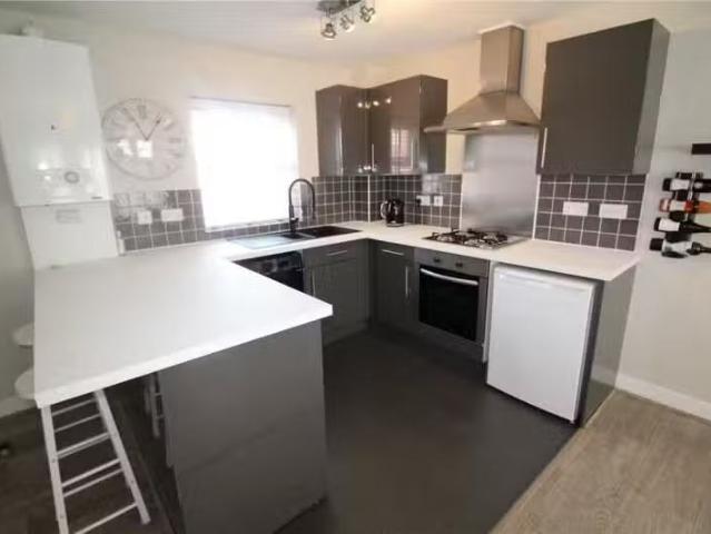 Nice 2 bedroom flat for rent in partens Heath Road, partens He.