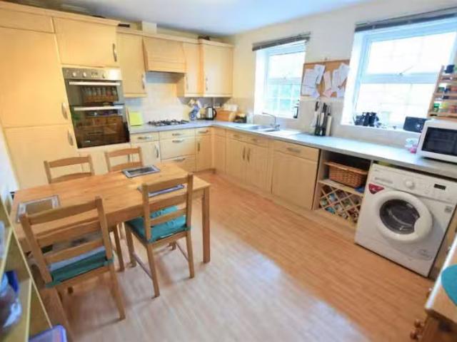 Unique 2 bedroom flat for rent in Perrett Way, Ham Green, BS20