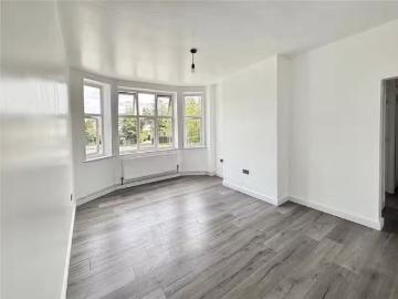 Charming 2 bedroom flat for rent in Red Lodge Road, West Wickh.