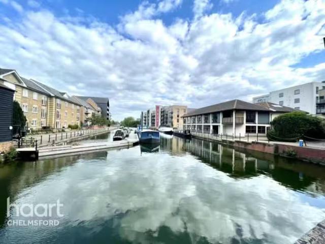 Cozy 2 bedroom flat for rent in Springfield Basin, Wharf Road.