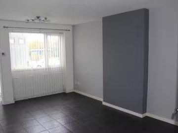 Cozy 2 bedroom ground floor flat for rent in Tile Cross Road.