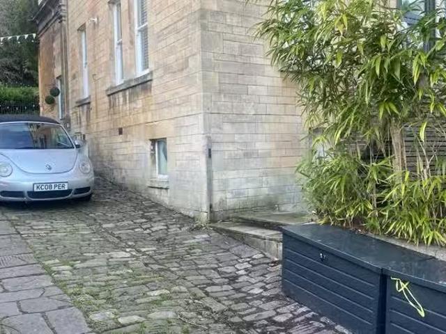 Nice 2 bedroom ground floor flat for rent in London Street, Ba.