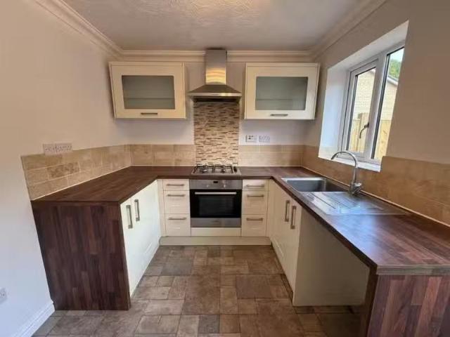 Cheap 2 bedroom house for rent in Abbey Court, St. Annes Park.