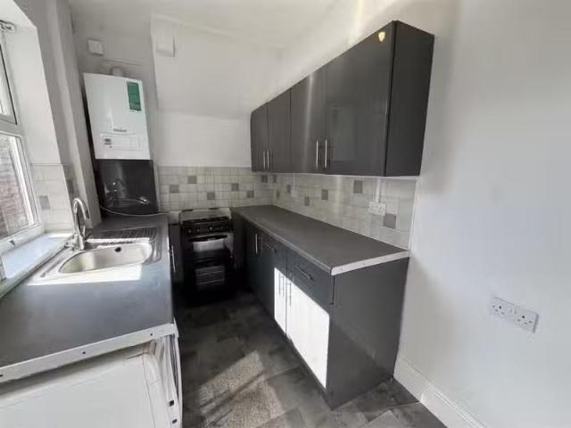 Cheap 2 bedroom house for rent in Linden Road, Smethwick, West.