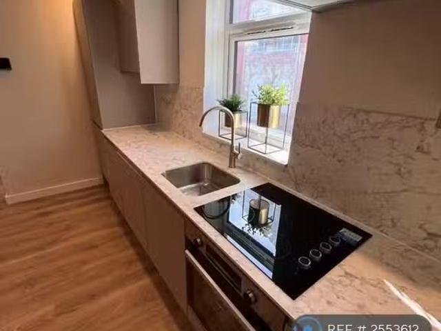Just in! 2 bedroom maisonette for rent in Roman Road, Bristol.
