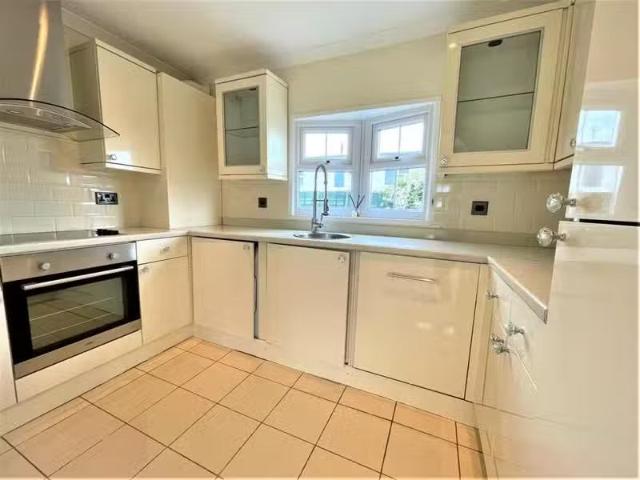 Deal! 2 bedroom park home for rent in The Drive, Court Farm Ro.