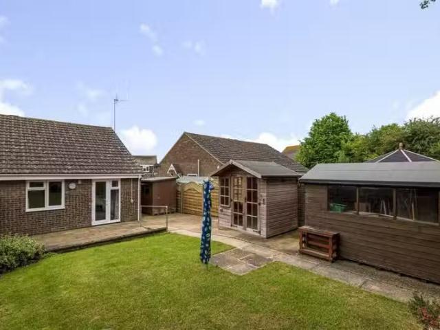 Rental! 2 bedroom semi detached bungalow for rent in Balmoral.
