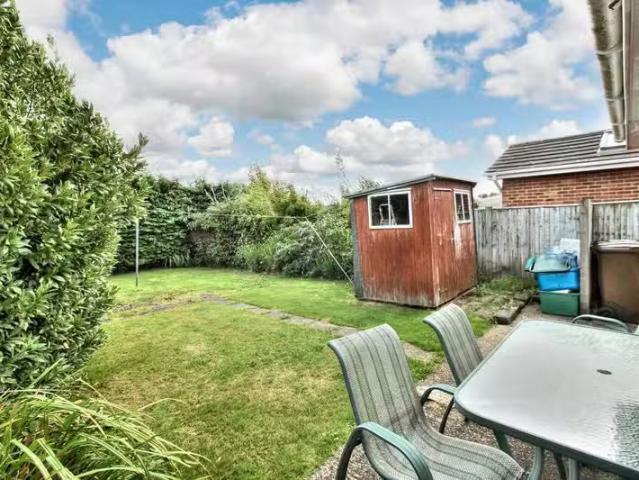 Charming 2 bedroom semi detached bungalow for rent in The Ridg.