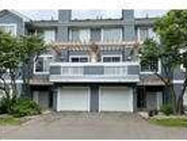 Nice 2 BR/2BA Plymouth Townhome Available 11/1!