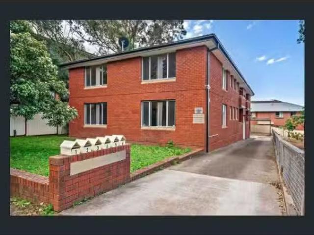 Just in! 2 BR 04/1 Arthur St, MERRYLANDS WEST Apartment for re.