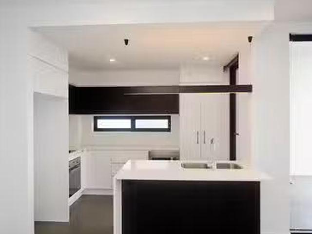 Nice 2 BR 104/16 26 Archer Street, Upper Mount Gravatt, QLD 4122
