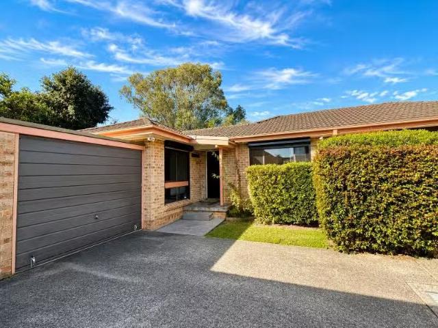 Just in! 2 BR 10/65 Fuchsia Crescent, MACQUARIE FIELDS House f.